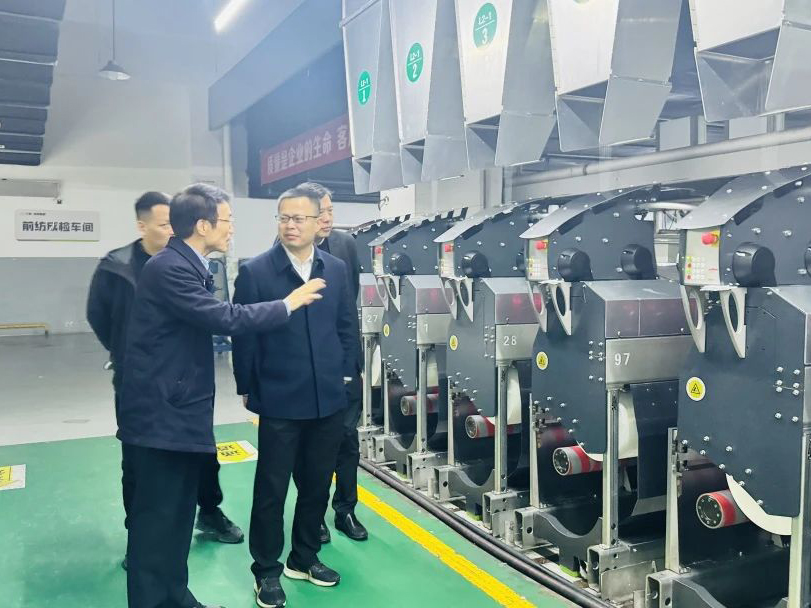 柯桥区委常委中国轻纺城党工委书记袁笑文一行莅临诚邦高新纤维调研考察