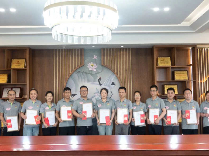 提高创新 榜样引领丨兴发集团举行第一季度优秀人员表彰宴请活动